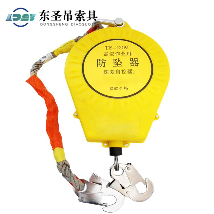 使用升降平臺(tái)車進(jìn)行作業(yè)也要搭配防墜器